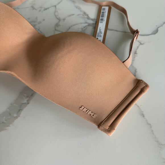 SKIMS BODY WIRELESS FORM STRAPLESS BRA Size 30B - Picture 2 of 5